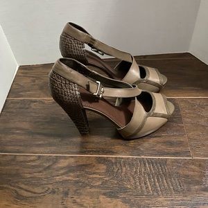 Gianni Bini size 10 M sandal heel